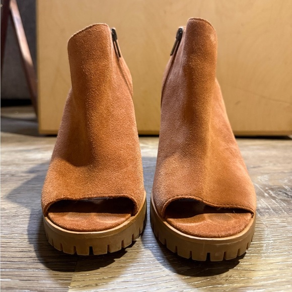 Vince Camuto Shoes - Vince Camuto Peep Toe Booties EUC